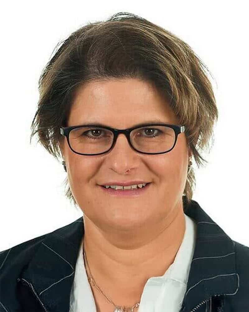Anita Studer Ceesay, Finanzen & zentrale Dienste, Expertin in Rechnungslegung und Controlling Buchhalterin mit eidg. Fachausweis
